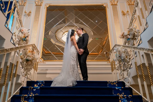 Elida & Faruk 🤍

Ședință foto de nuntă, înainte de petrecerea de seară.
Înainte de sosirea invitaților, am avut 30 de minute de liniște alături de ei, timp în care am construit o ședință foto exact așa cum trebuie să fie: fără grabă, fără presiune, cu emoții reale și cadre curate.

📍 Aristocratos Mamaia – un decor elegant, cu detalii clasice, lumină controlată și spațiu care pune perfect în valoare povestea mirilor.

Priviri, atingeri discrete, pași făcuți împreună prin sală – momente care nu se regizează, ci se trăiesc.
Asta rămâne peste ani în fotografii: starea, nu doar imaginea.

Dacă îți dorești și tu o ședință foto de nuntă calmă, elegantă, care să te reprezinte cu adevărat, îți recomand să îți lași timp pentru acest moment. Diferența se vede.

📞 Contact
Dan Mihai Lupescu
📍 Constanța | disponibil și pentru alte orașe
📱 0721 364 420
🌐 www.danmihailupescu.com

#fotografnunta #fotografconstanta #aristocratosmamaia #weddingphotographer #nunta2026