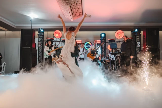 Mădălina și Gabriel au transformat ringul de dans într-un adevărat spectacol de lumină și emoție. 

Primul dans în ceață densă, momente pline de energie, râsete sincere și o atmosferă electrizantă alături de trupa Soundee din Constanța – exact genul de petrecere care rămâne în memorie mult timp.

Restaurantul Diplomatic Mamaia a fost cadrul perfect: modern, elegant, cu un setup de lumini spectaculos care a completat fiecare cadru foto. Totul a curs natural – de la dansul mirilor, la momentele nebune de pe ring și până la tortul în lumini calde și artificii.

Asta înseamnă pentru mine fotografie de nuntă: dinamism, culoare, emoție reală și cadre care spun povestea exact așa cum a fost trăită.

📩 Dacă îți dorești imagini autentice, pline de viață, pentru nunta ta din 2026–2027, scrie-mi.

📞 0721 364 420
🌐 www.danmihailupescu.com

#nuntaconstanta #weddingphotographer #miri2026 #diplomaticmamaia #weddingparty