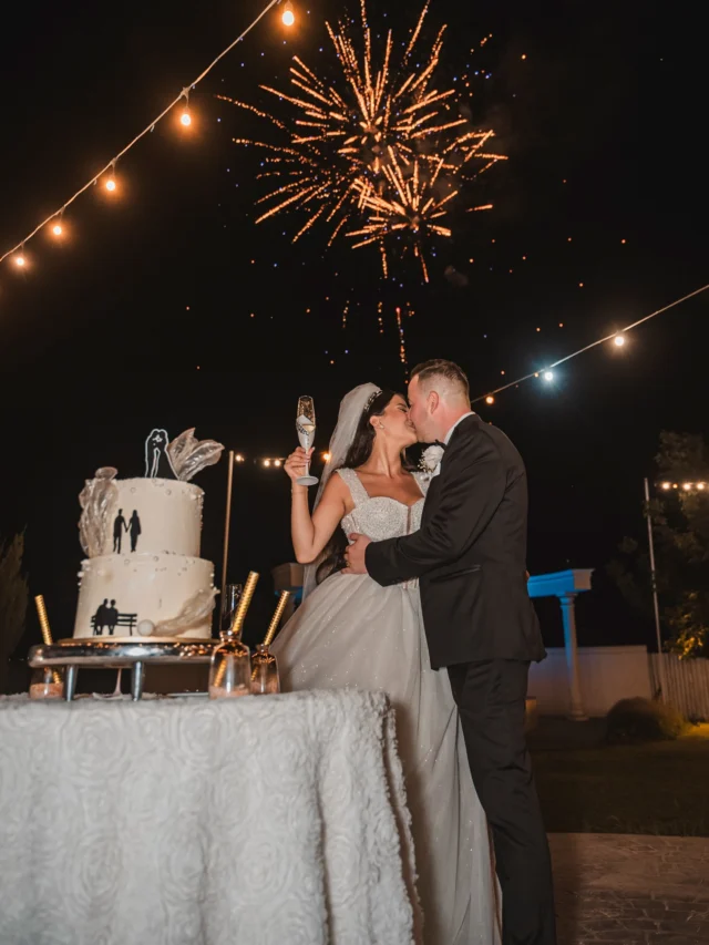 Denisa și Florin, câteva minute de eleganță și emoție înainte de sosirea invitaților.

În superba locație En Provence Constanța, lumina caldă, candelabrele spectaculoase și decorul rafinat au creat cadrul perfect pentru o ședință foto de poveste chiar înainte de începerea petrecerii. Momente liniștite, priviri sincere și imagini care vor rămâne pentru totdeauna parte din povestea lor.

Dacă îți dorești fotografii elegante și naturale pentru nunta ta, hai să povestim despre evenimentul vostru.

📍 www.danmihailupescu.com
📞 0721 364 420

💬 Scrie în comentarii “OFERTĂ” și îți trimitem în privat detalii despre pachetele foto-video și ofertele speciale.

#weddingphotography
#weddingday
#weddingphotographer
#bride
#weddinginspiration