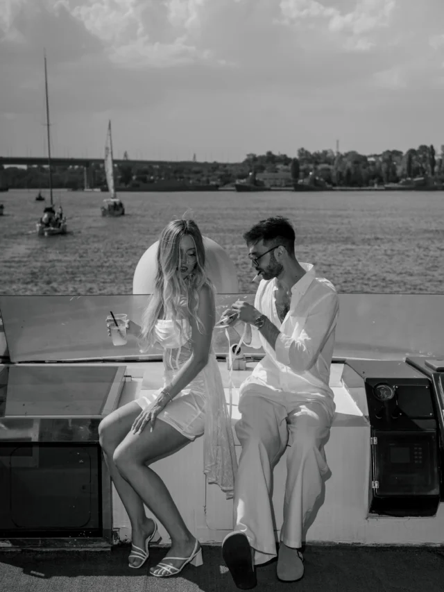 Claudia și Iulian au ales un cadru diferit pentru ceremonia lor civilă: yachtul Bella Vita, alături de familie și prietenii apropiați.

O zi pe mare, fără grabă și fără momente forțate. S-au distrat, s-au bucurat de fiecare etapă a evenimentului și au fost exact așa cum îi vezi în fotografii: relaxați, naturali și prezenți.

Pentru mine, genul acesta de eveniment înseamnă să urmăresc ce se întâmplă în jur și să păstrez în fotografii atmosfera reală, oamenii și momentele dintre ei.
Dacă pregătiți ceremonia civilă sau nunta și căutați o echipă foto-video, rezervările pentru evenimente sunt deschise.

Pentru disponibilitatea datei și informații despre pachetele foto-video, trimiteți-mi un mesaj sau solicitați oferta direct.

📞 0721 364 420
🌐 www.danmihailupescu.com

#fotografconstanta #fotografnunta #cununiecivila #fotografievenimente #fotografromania