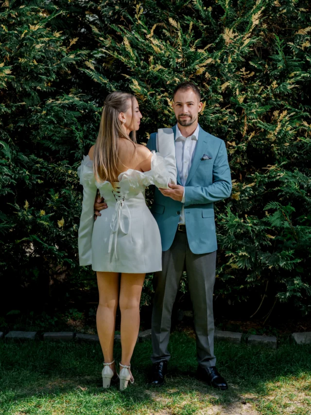 Aura & Alexandru | Cununie civilă în Constanța

După ce au spus marele „DA!” în fața familiei și a prietenilor, Aura și Alexandru au ales să sărbătorească momentul la Pizzico, în Piața Ovidiu din Constanța.

Am profitat de grădina locației pentru o scurtă ședință foto, într-o atmosferă relaxată, cu zâmbete naturale, ținute elegante și câteva momente doar pentru ei, înainte de petrecere.

Pregătești o cununie civilă sau o nuntă în Constanța? Hai să povestim despre evenimentul tău!

Rezervările pentru serviciile foto & video din 2027 sunt deschise. Contactează-mă din timp pentru disponibilitate și oferte personalizate.

Dan Mihai Lupescu | Fotograf & Videograf
0721 364 420
www.danmihailupescu.com

#cununiacivila #fotografconstanta #fotografnunta #weddingphotography #weddingromania